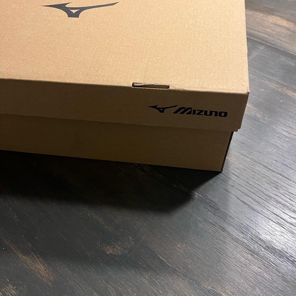 Mizuno Men's Ambition 2 All Surface Sneaker Baseball Shoes. Worn twice - Picture 11 of 11